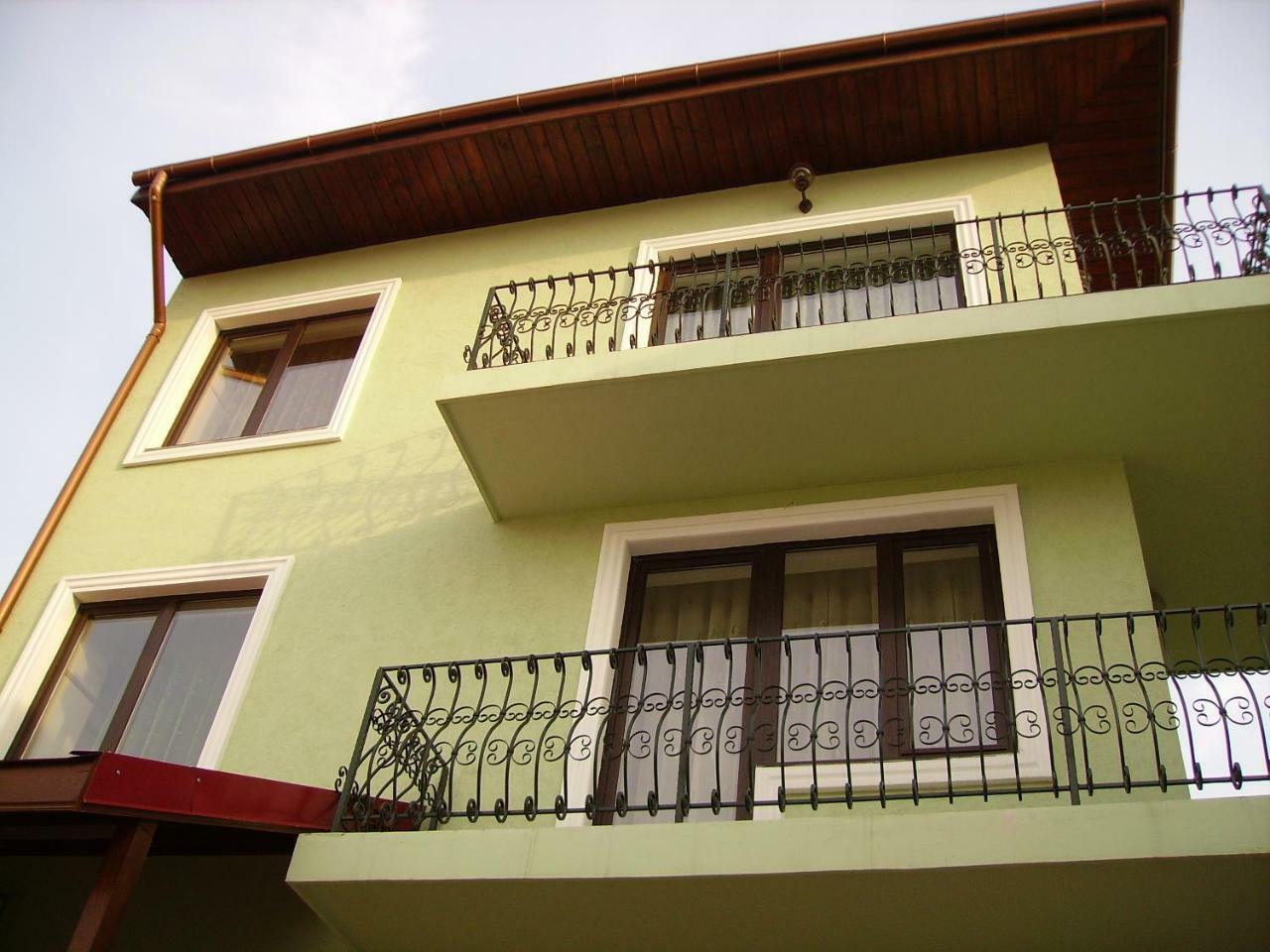 Villa Edera Residence - Gazda Profesionista Boekarest Buitenkant foto